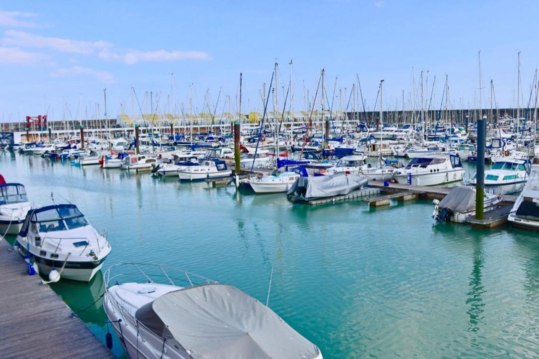 דירות ברייטון Marina Living With Parking, Balcony, Quiet And Secure מראה חיצוני תמונה